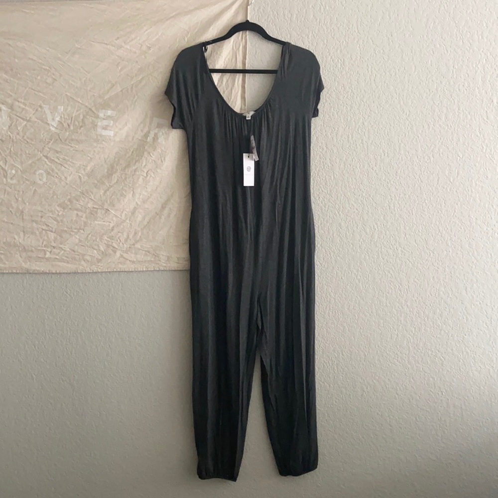 socialite women’s jumpsuit romper size M NWT